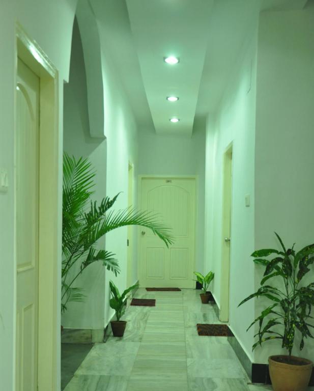 Hotel Kiran Palace Váránaszi Kültér fotó